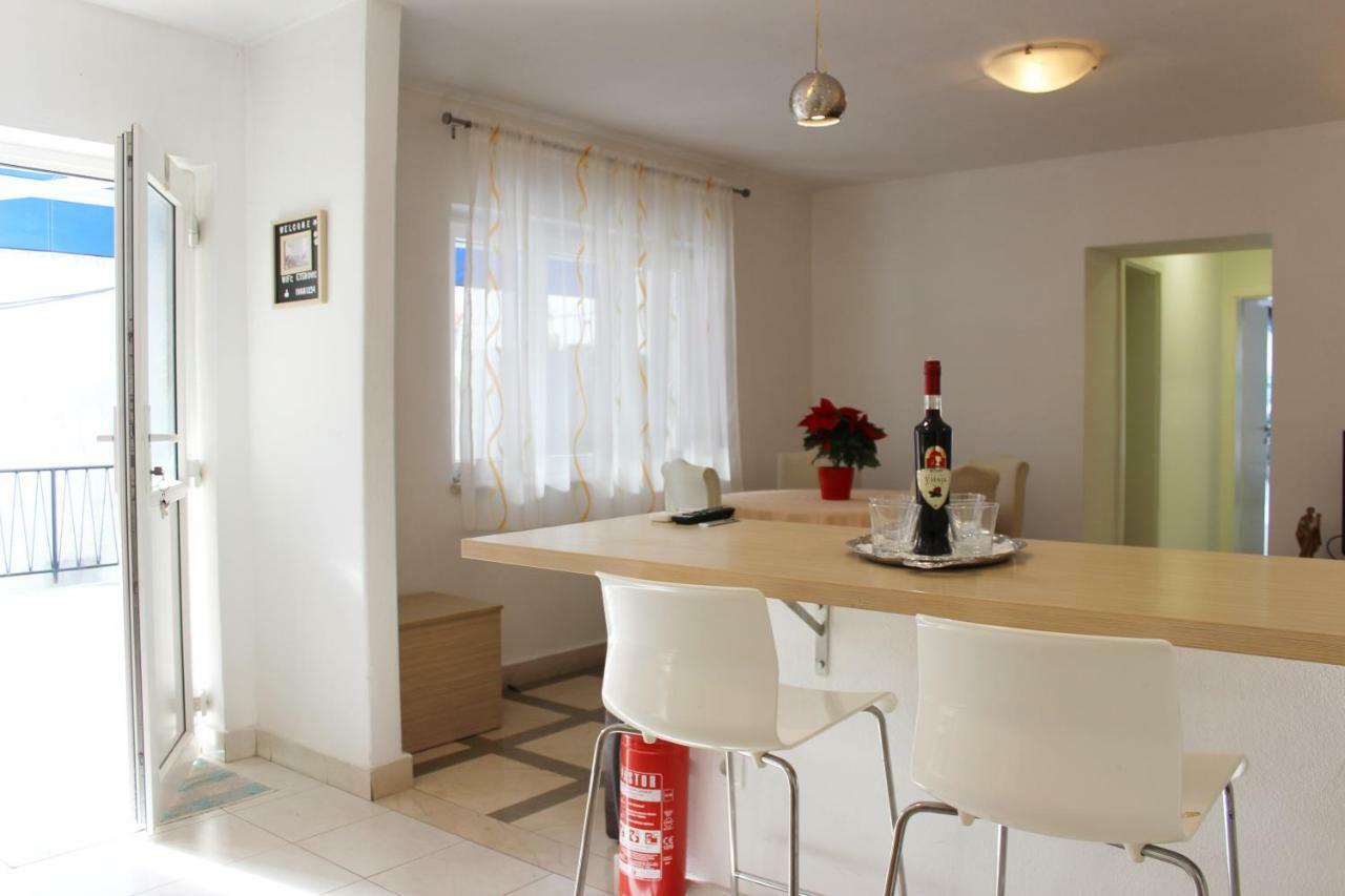 Apartment Pino Pucisca Esterno foto