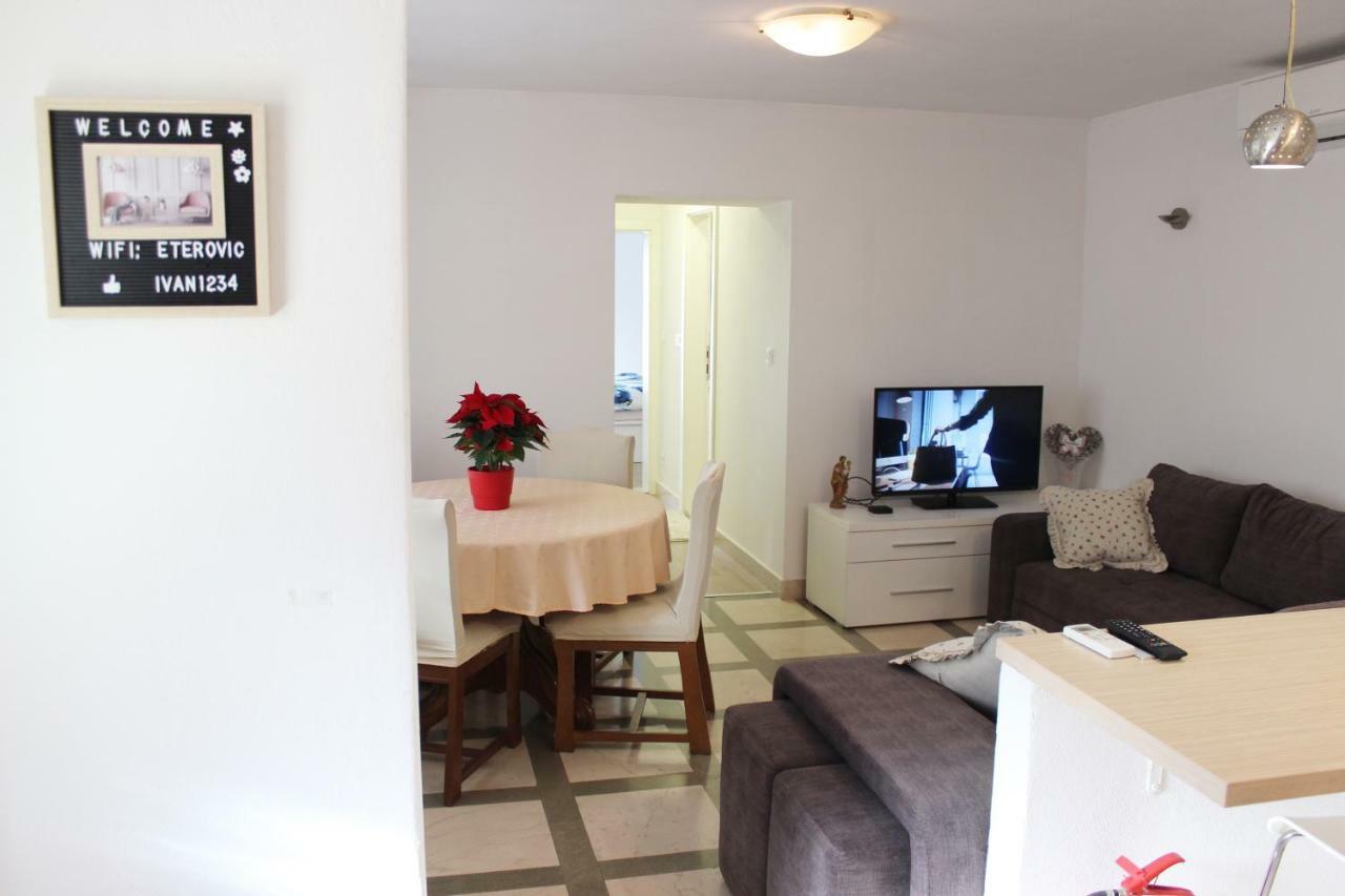 Apartment Pino Pucisca Esterno foto